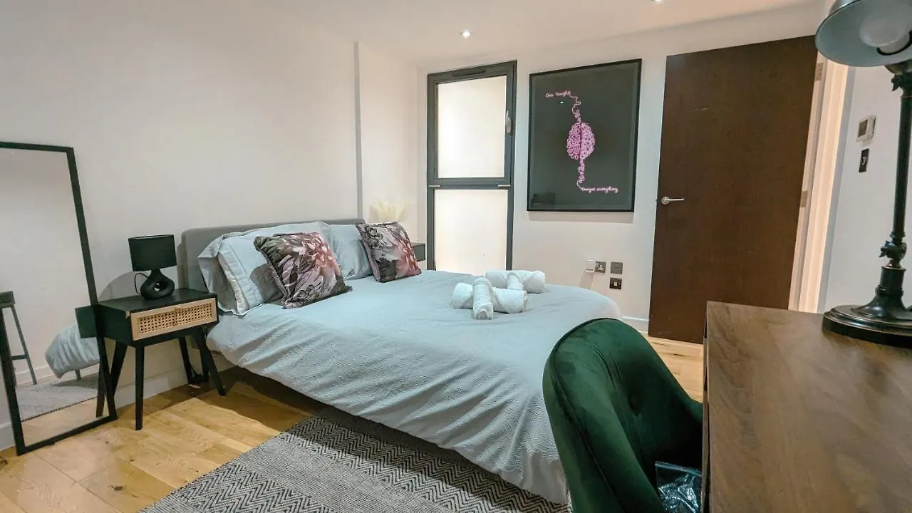 Spacious Apartment In Trendy Hackney London