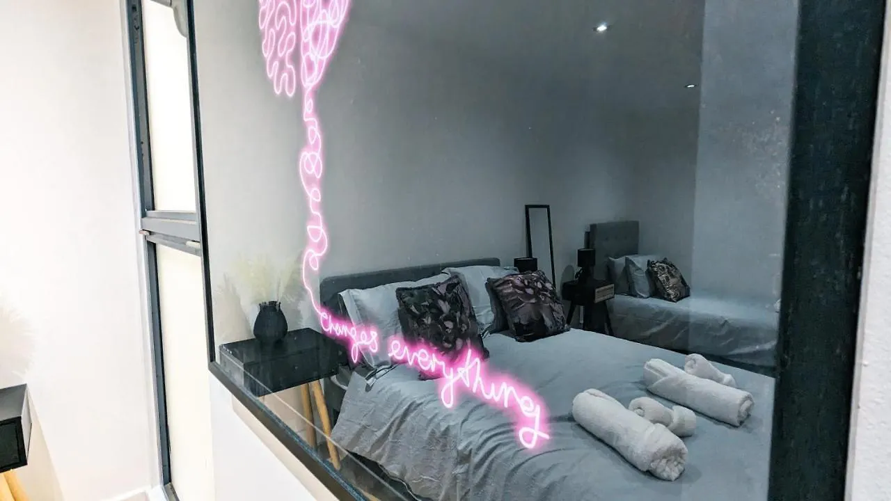 Spacious Apartment In Trendy Hackney London 0*,
