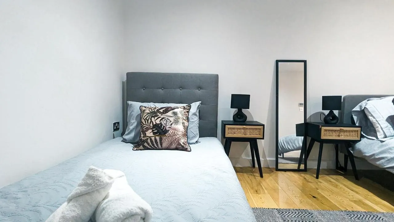 Spacious Apartment In Trendy Hackney London
