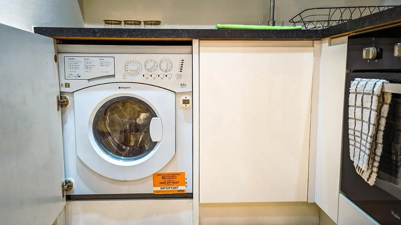 Spacious Apartment In Trendy Hackney London