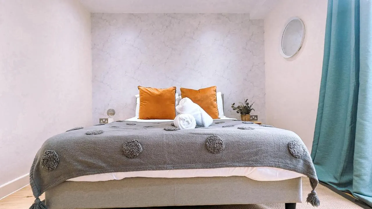 Spacious Apartment In Trendy Hackney London