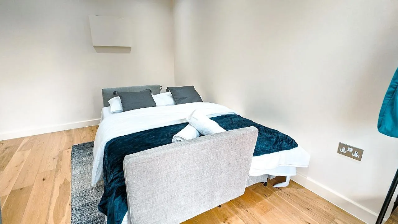 Spacious Apartment In Trendy Hackney London