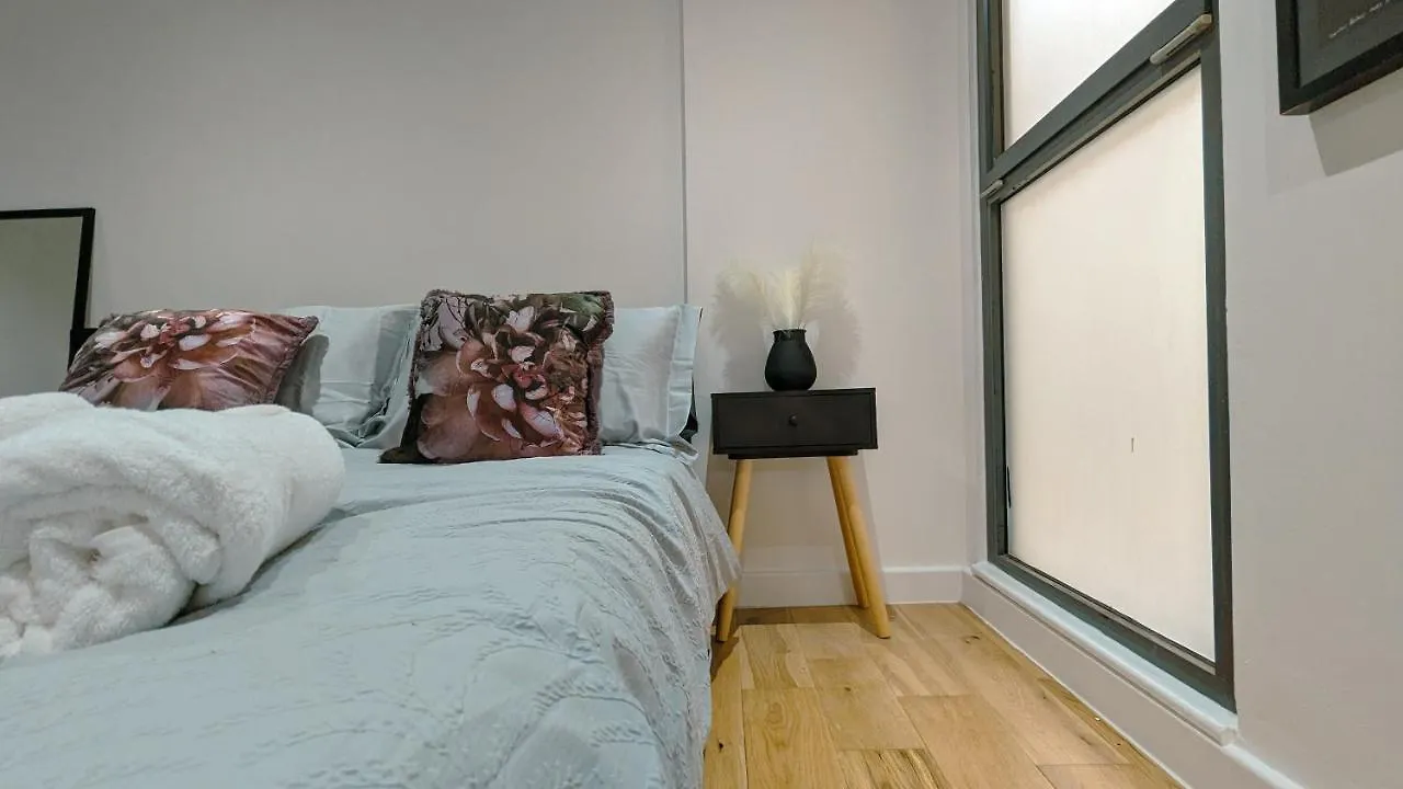 Spacious Apartment In Trendy Hackney London